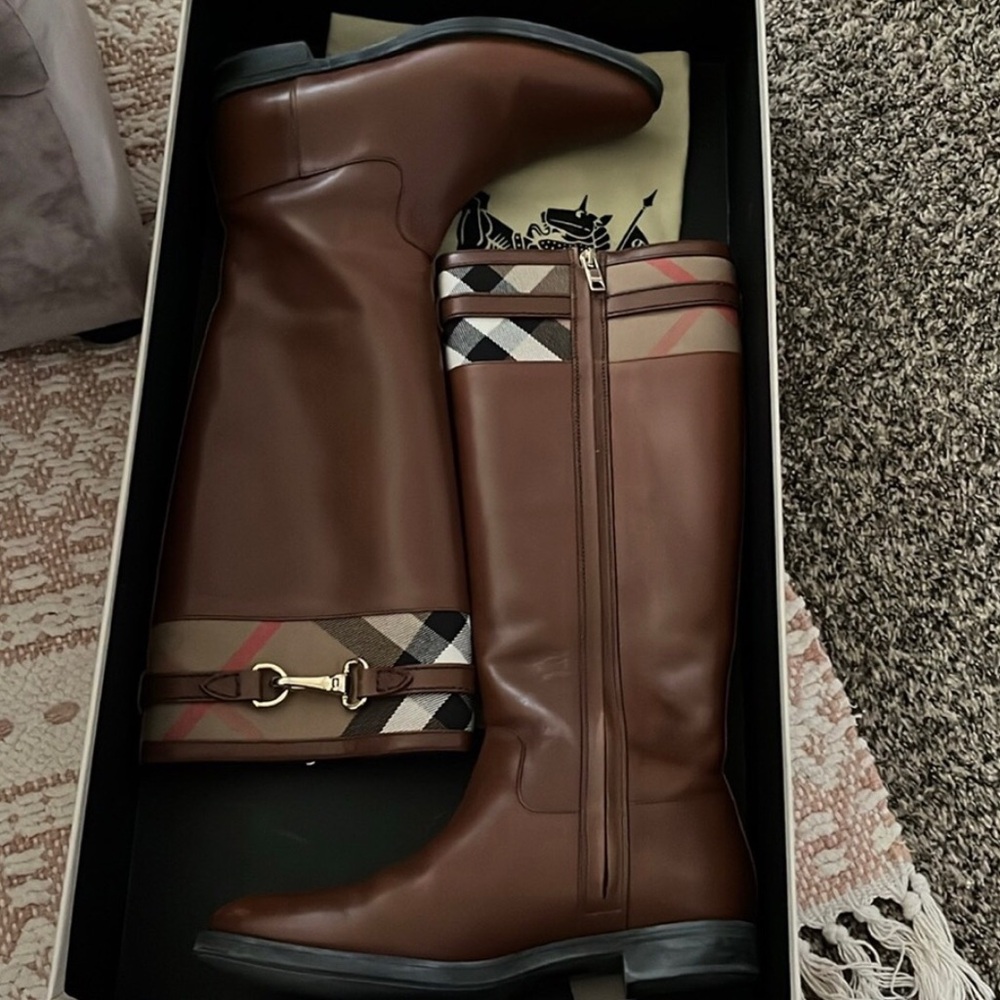 Burberry riding boots - Picture 6 of 12